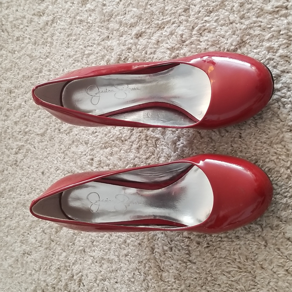 Class red pumps size 7
